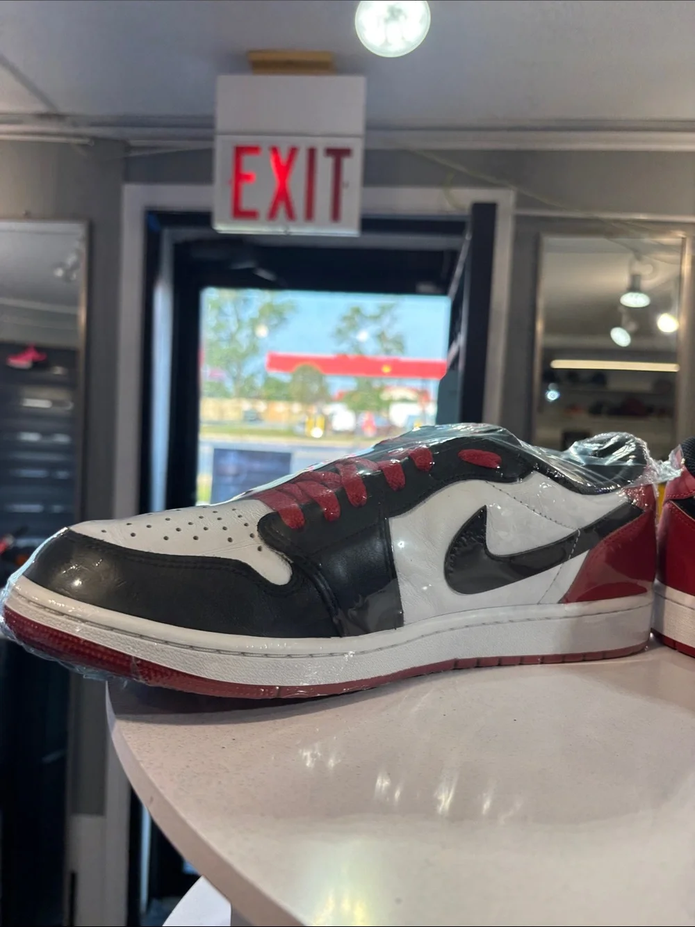 Air Jordan 1 Retro Low OG size 11.5 Like New
